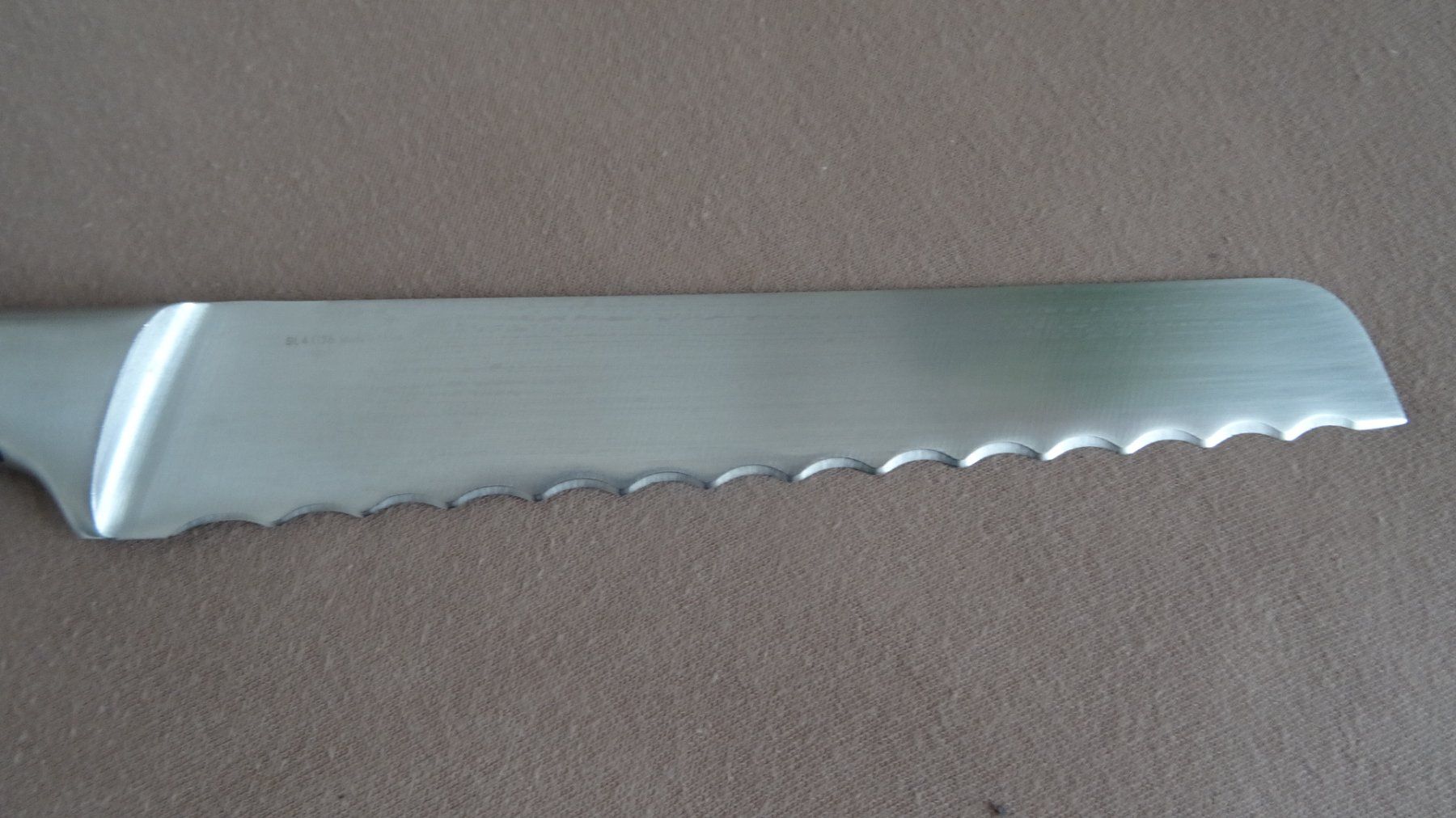 Coltelli da cucina: Jamie Oliver Brotmesser – Usato da Ehrendingen venduto da CHMEX 3