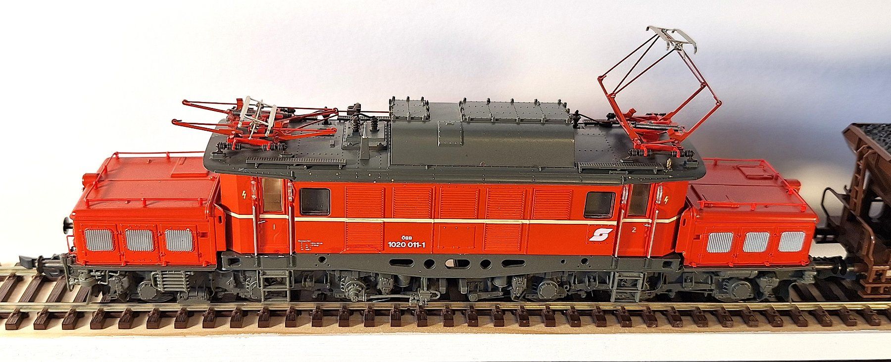 Roco Trains électriques: ÖBB 1020 mit Güterzug – D'occasion à Bern par BahnliebhaberRe420 3