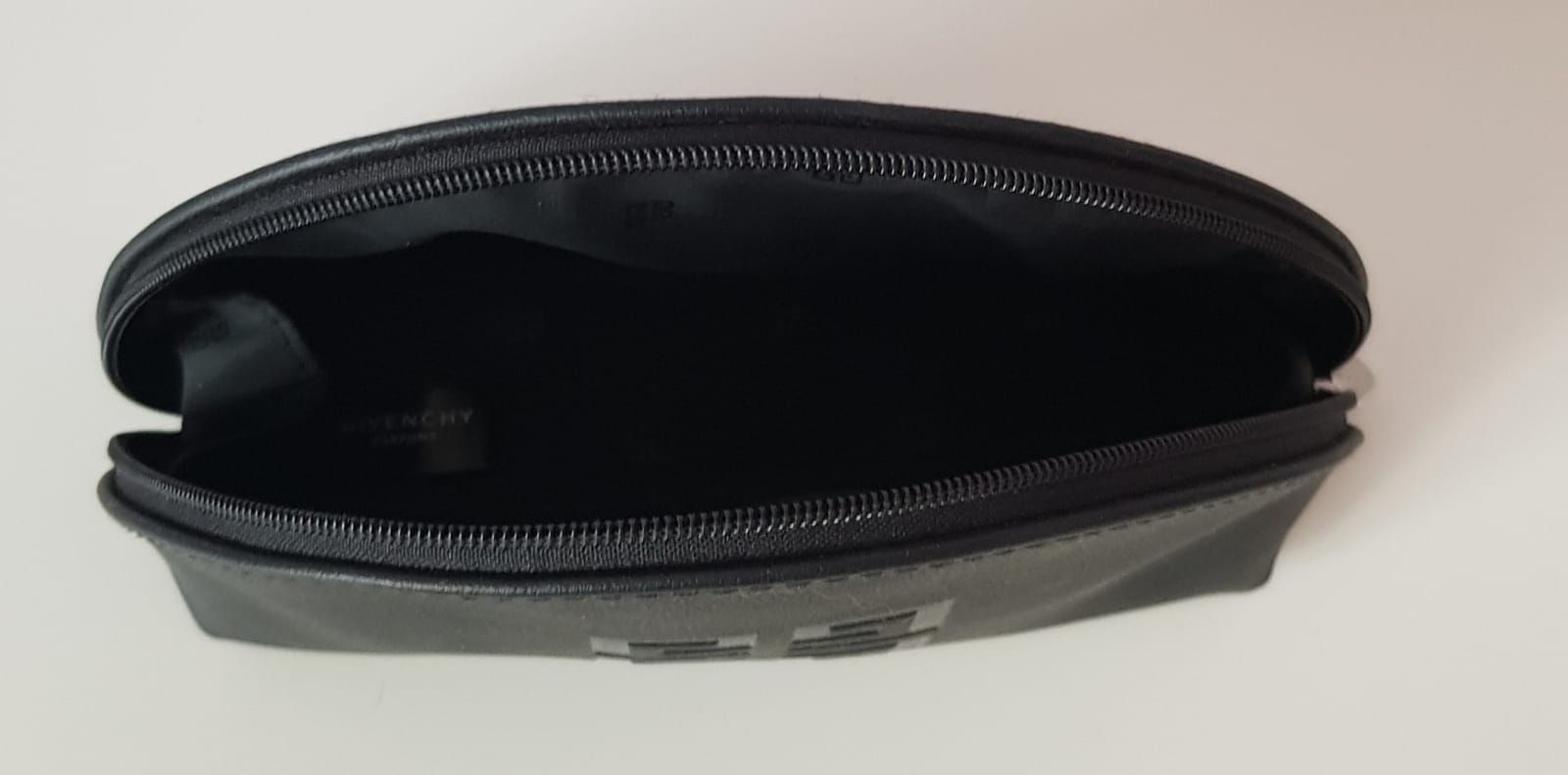 Givenchy Custodie per cosmetici: Trousse de maquillage pochette Givenchy noire – Nuovo e nell'imballaggio originale da Versoix venduto da aline_b 4