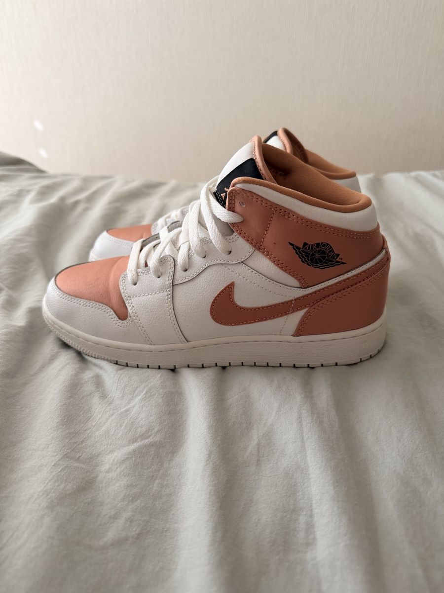 Nike Scarpe da donna: Nike Air Jordan 1 Mid Corail taille 40   – Nuovo (secondo la descrizione) da Bussigny venduto da Serena2009 2