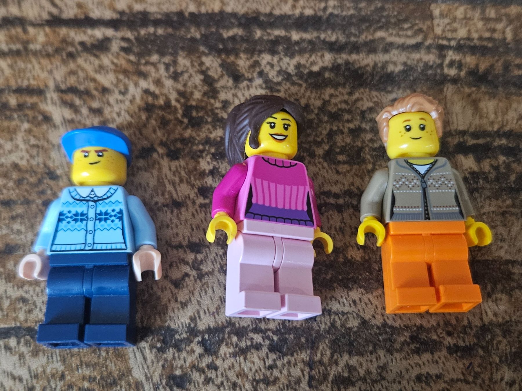 Lego Kit di costruzioni: lego lot de 3 figurines – Usato da Confignon venduto da Ecrofigs