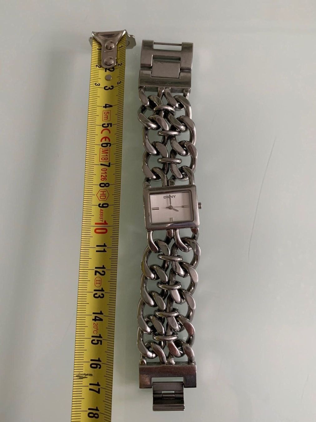 DKNY Uhren: UHR DKNY "Donna Karan" SILBER – Neu (gemäss Beschreibung) aus Adliswil von Majeska 1