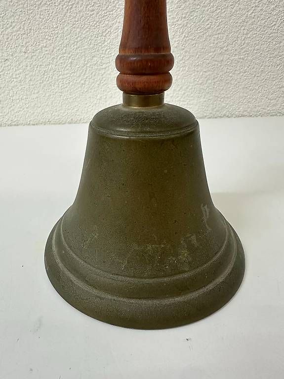 Campanacci mucche: Vintage Handglocke aus Messing mit Holzgriff – Usato da Obernau venduto da Arche_Noah_Brocki 3