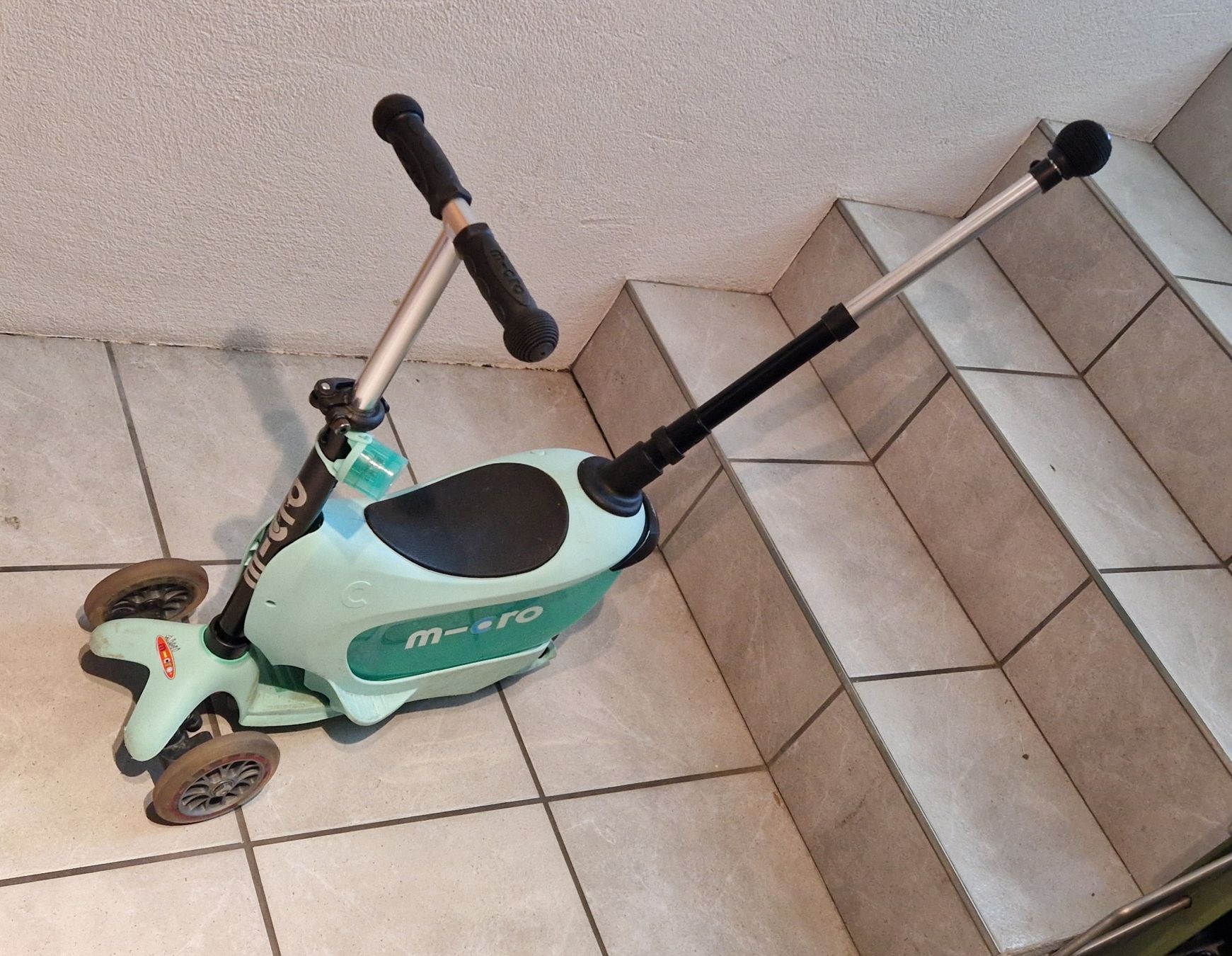 Micro Kickboard: Micro Mini2go Deluxe Plus Scooter – Usato da Pfungen venduto da nicholas14