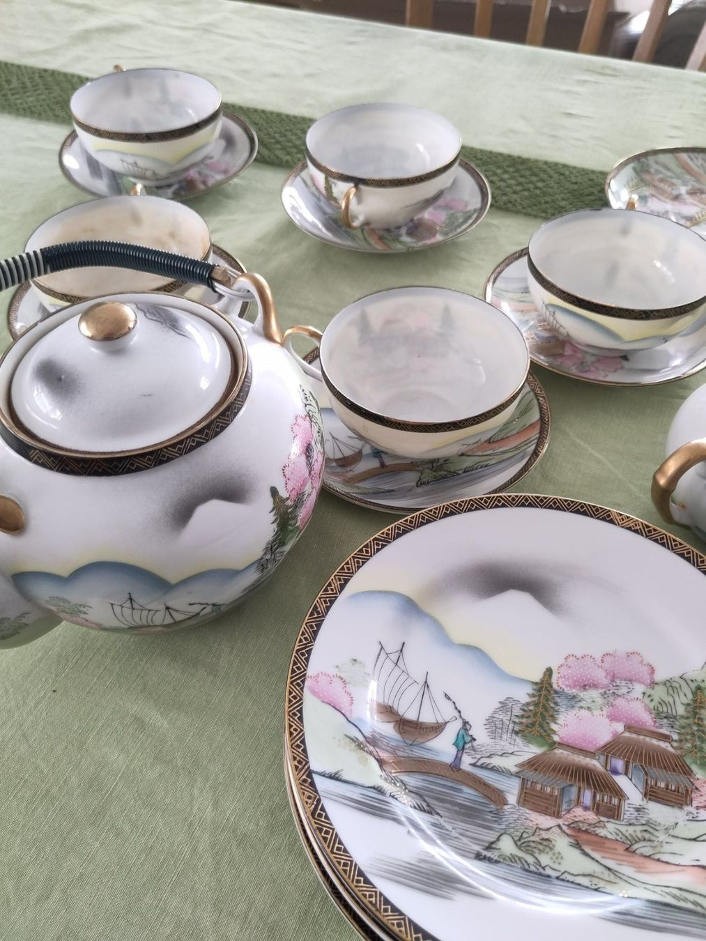 Set di piatti: Geschirrset mit japanischer Bemalung – Usato da Saas im Prättigau venduto da eve_22 3