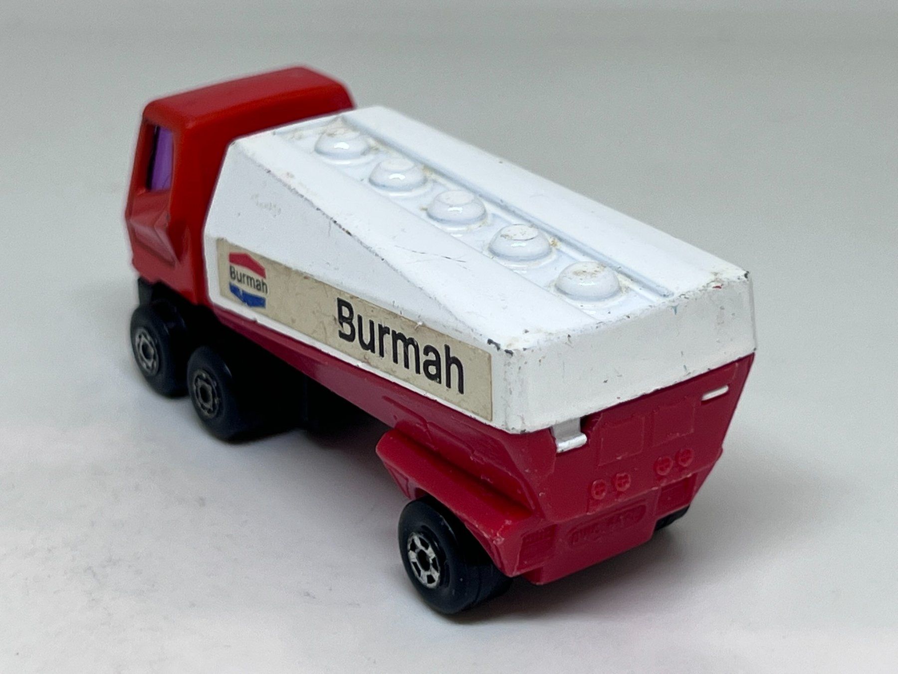 Matchbox Modellini d'auto: Matchbox Freeway Gas Tanker #163 – Usato da Wildegg venduto da LaaBoutique 2
