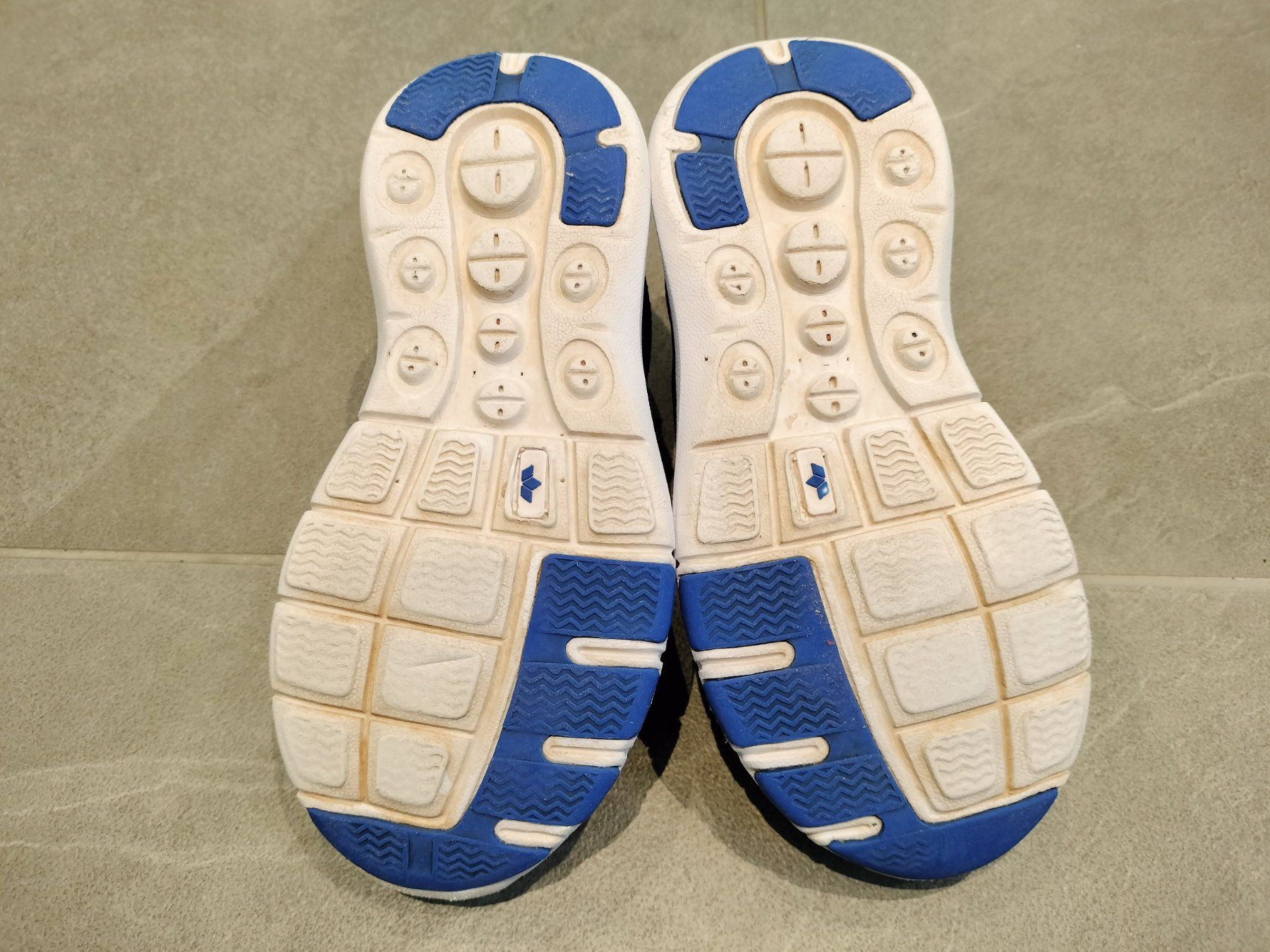 Scarpe per ragazzi: Turnschuh/Hallenschuh Grösse EU 29 – Usato da Neftenbach venduto da TheKringel 1