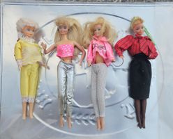 Lot de 4 poupées Barbie style vintage état d'usage