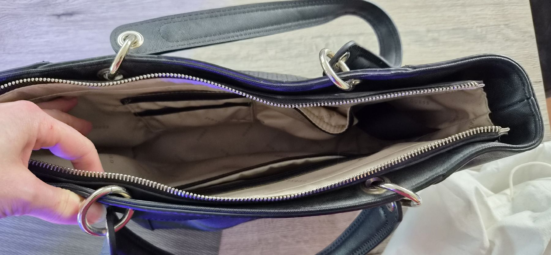 Guess Borse da donna: Neuwertige Guess Handtasche – Nuovo (secondo la descrizione) da Tann venduto da AS1994 2