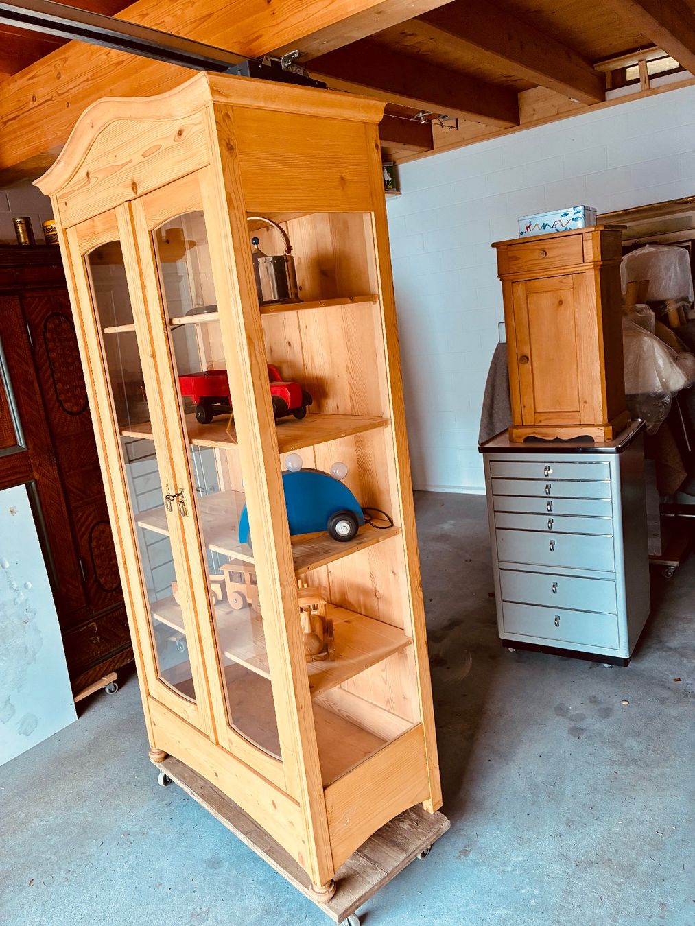 Vetrine: Alte Tannenholzvitrine Jugendstil – Usato da Lyss venduto da Marylinn58 1