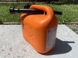 Obi Kraftsoffkanister Benzin und Diesel mit Tülle