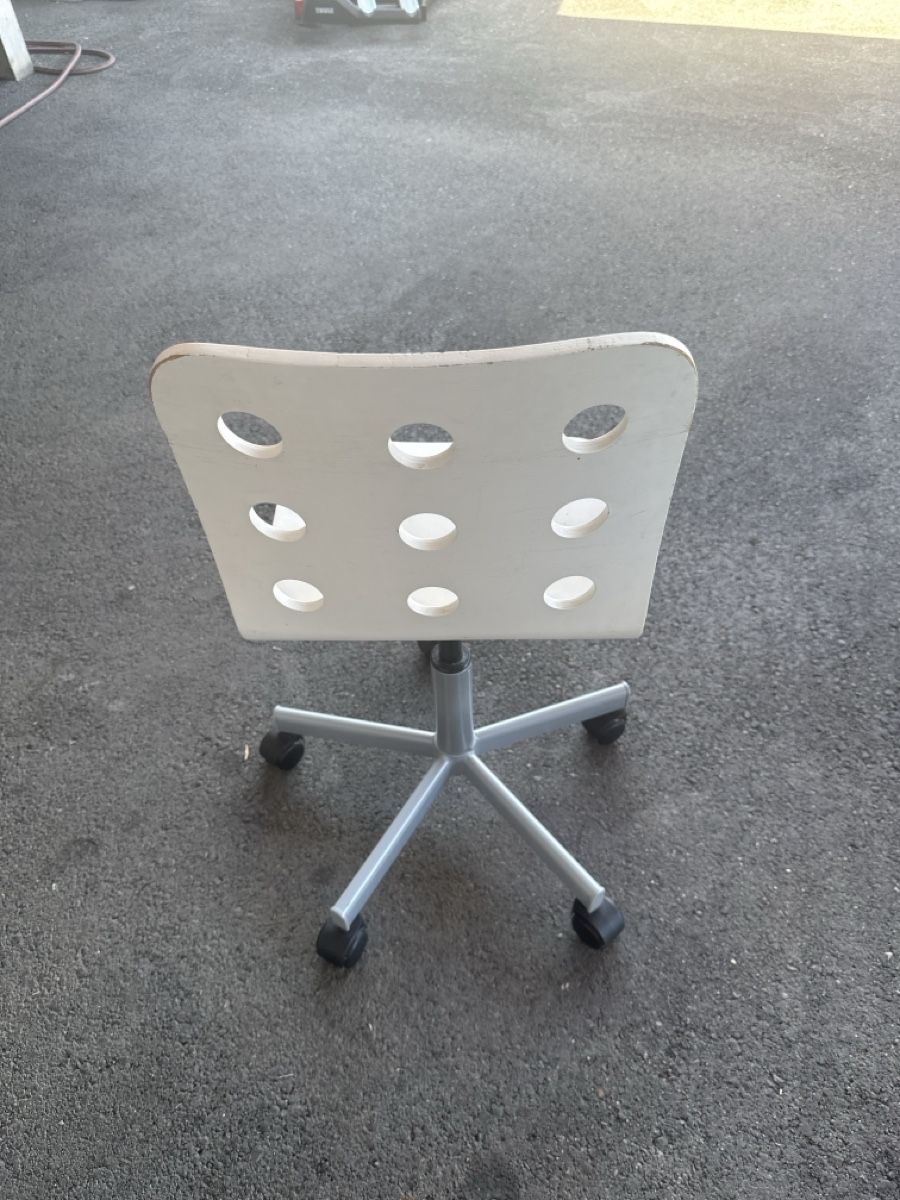 Ikea Stühle: Chaise bureau enfants  – Gebraucht aus Courroux von lau_k96p 1