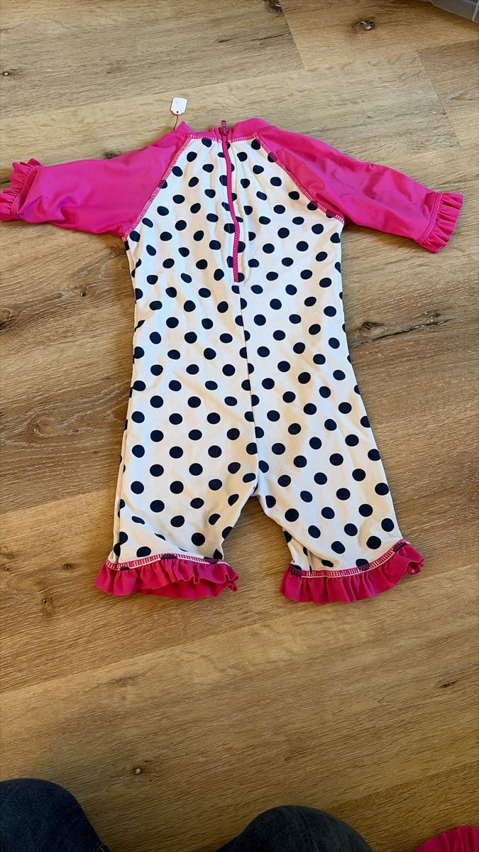 Costumi da bagno & Bikini: Badeanzug mit Badehut 110 – Usato da Rüti ZH venduto da Butterfly206cc 1