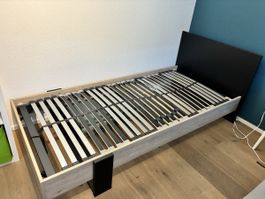 Modernes Bettgestell mit Lattenrost, neuwertig, 90x200