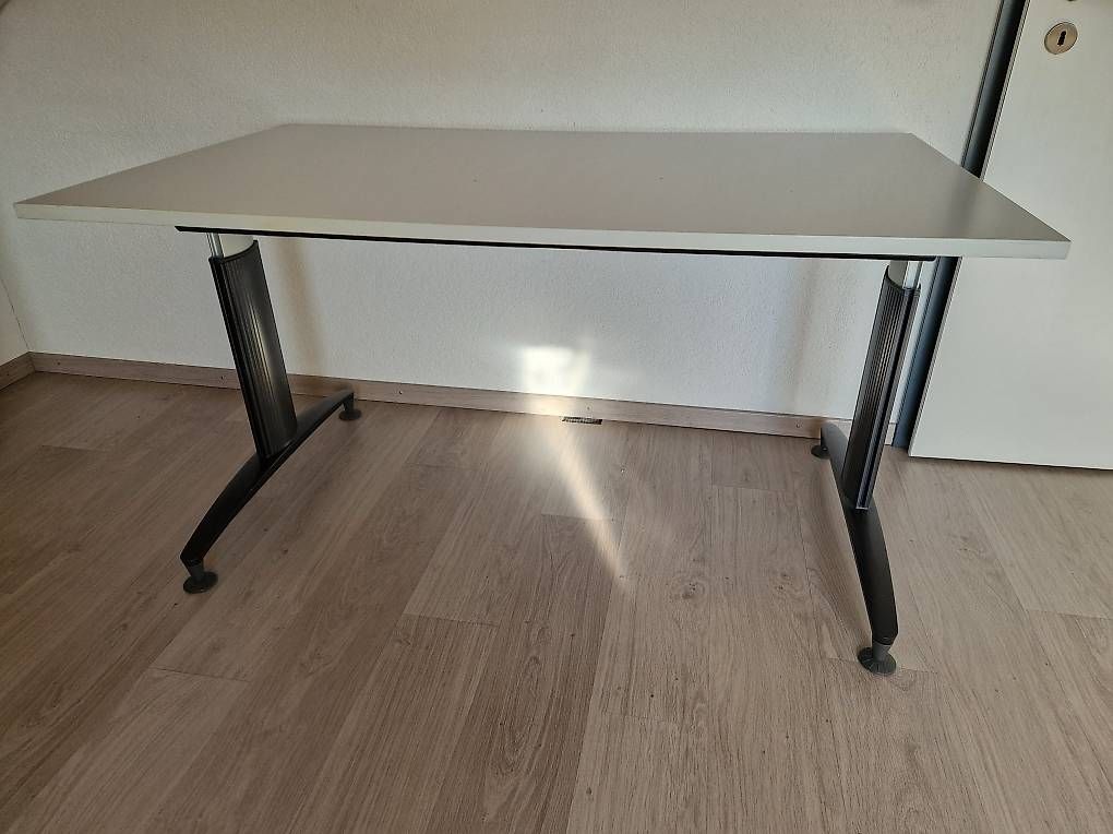 Schreibtische: Schreibtisch – Gebraucht aus Tuggen von Laui10