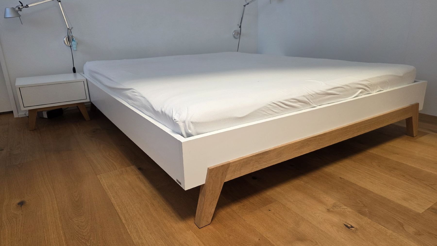 Betten: Bett 160cm breit mit zwei Nachttischli – Gebraucht aus Wallisellen von sarotome 2