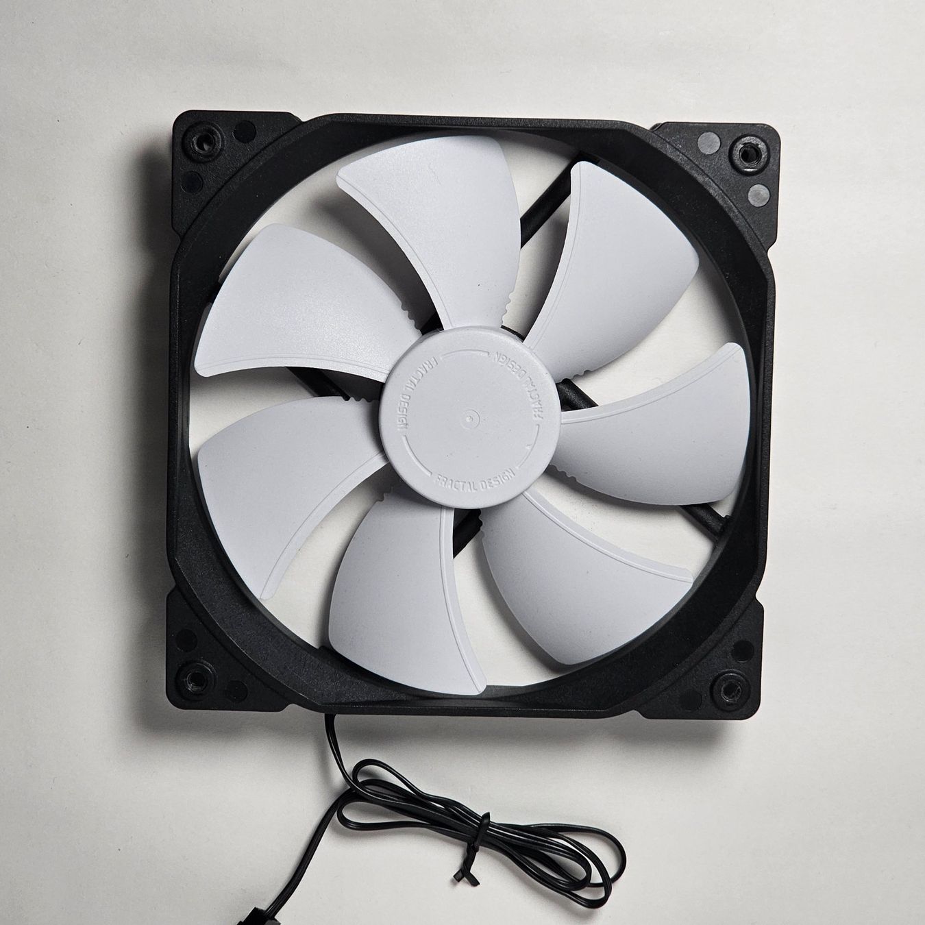 Fractal Custodie: Fractal Design PC-Gehaeuseluefter 140mm – Usato da Goldau venduto da MarketVentures