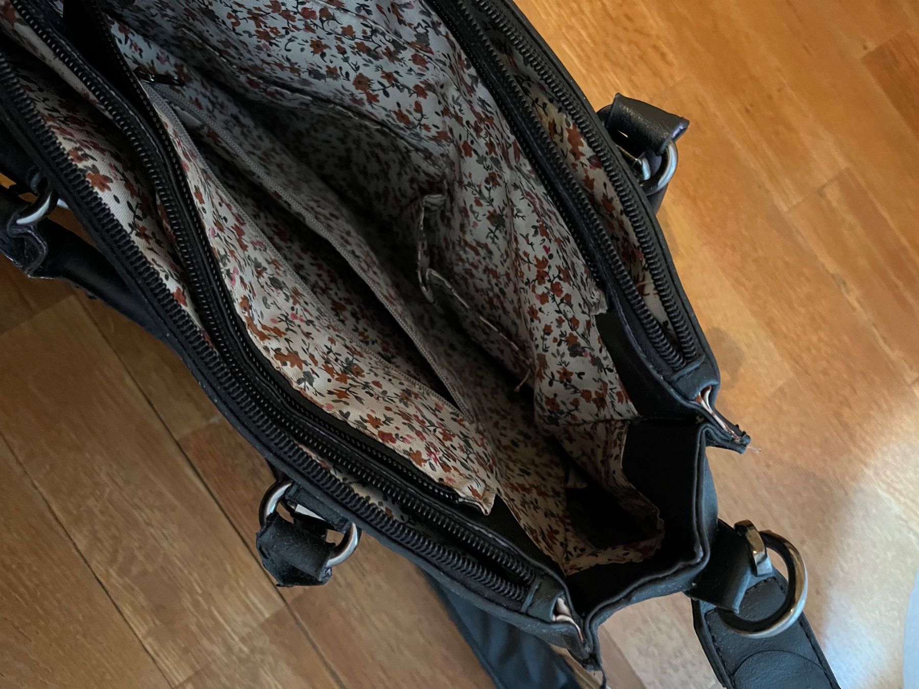 Borse da donna: Schwarze Handtasche mit vielen Fächern – Usato da Ittigen venduto da str_9dw5 3