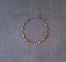 Collier mit farbigen Strasssteinen