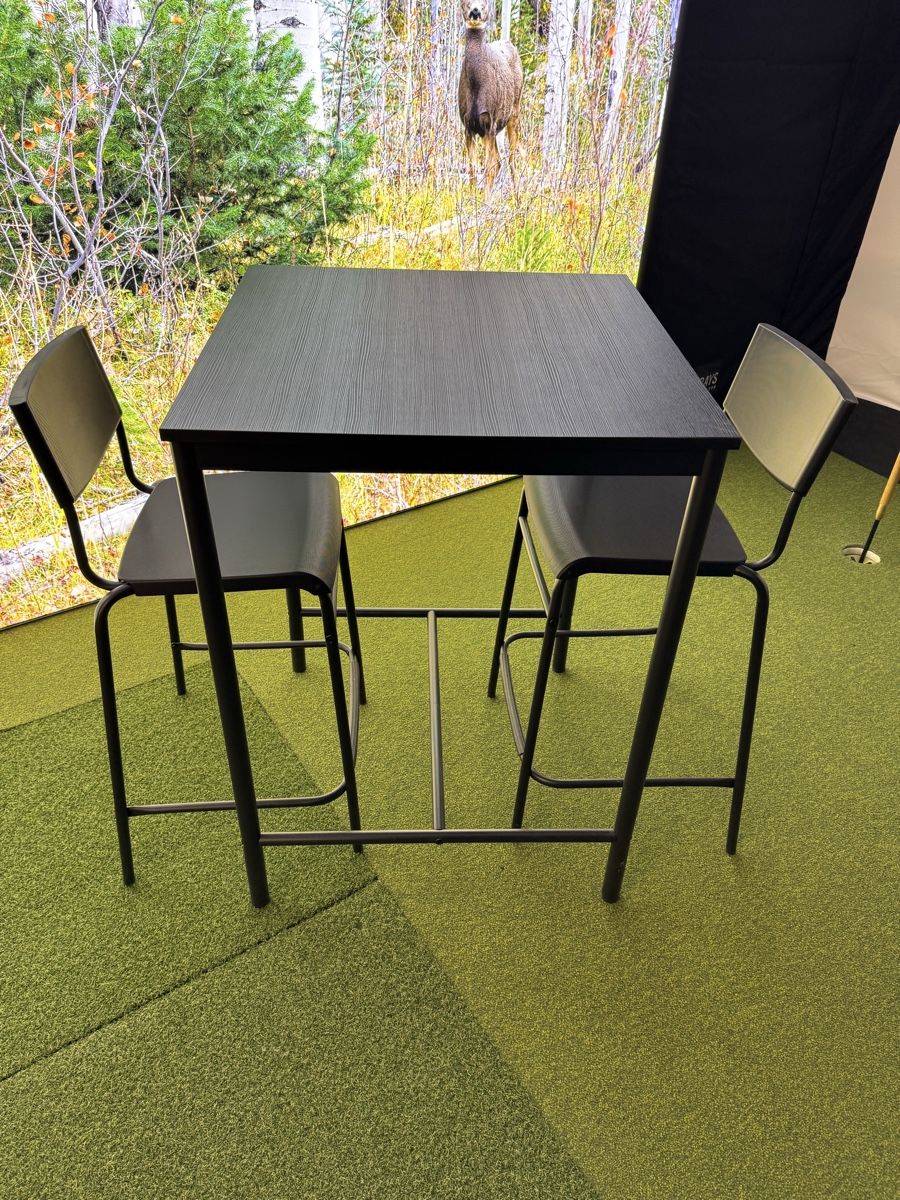 Ikea Set di tavolo e panche: Bar Tisch mit zwei Hocker Ikea – Usato da Wollerau venduto da Chnuttli