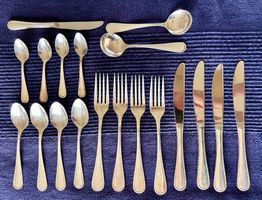 Ménagère en métal argenté – 19 pièces (4 couverts)