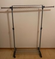 Portant à vêtements réglable 180 cm avec étagère – bon état