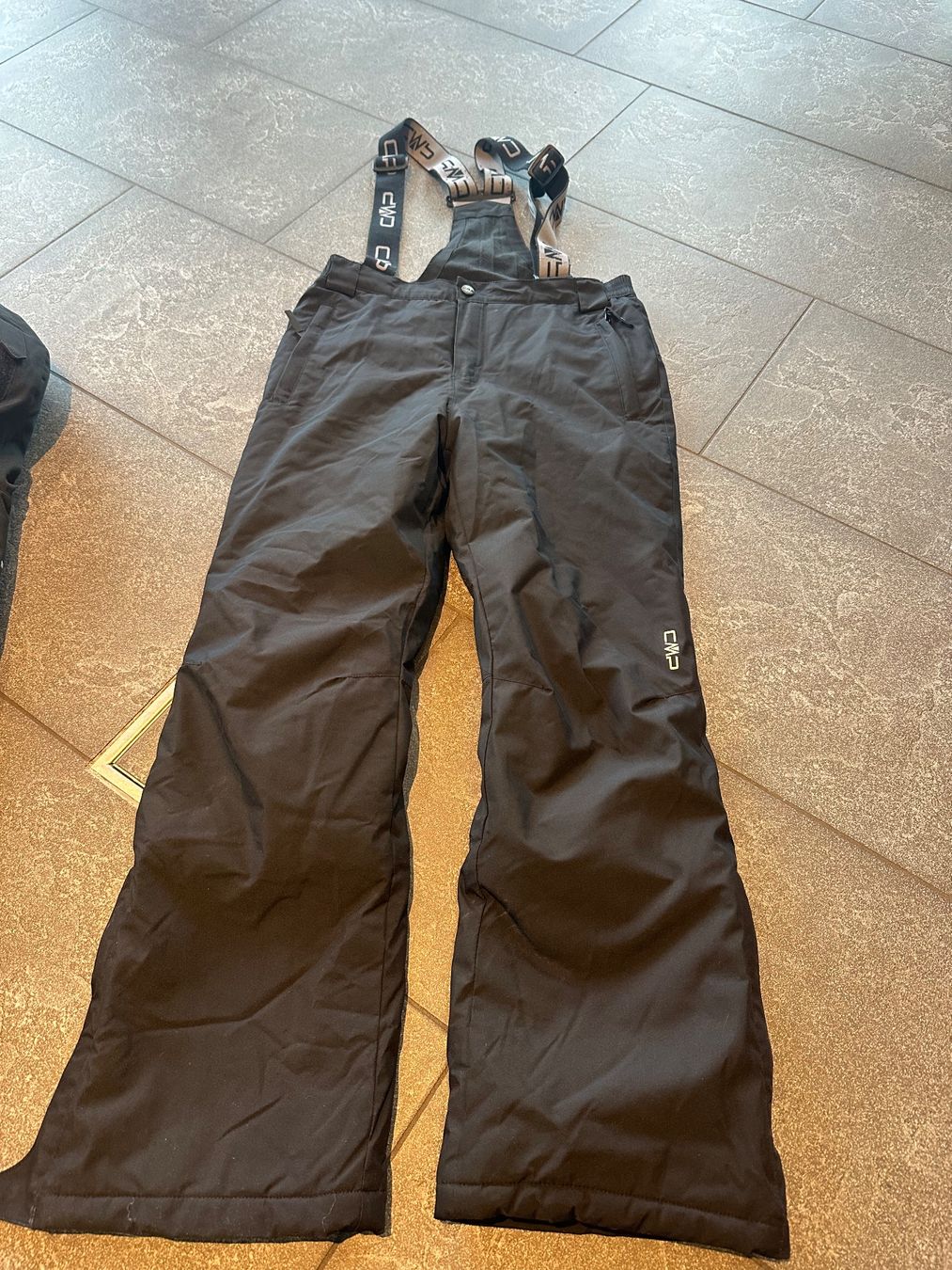 Fila Giacche & Cappotti: Skijacke & Hose – Usato da Krauchthal venduto da Sukra1 2