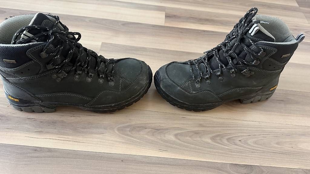 Trevolution Scarpe da uomo: Wanderschuhe mit Vibram Sohle Gr 41 – Usato da Rubigen venduto da dreamgirl 1
