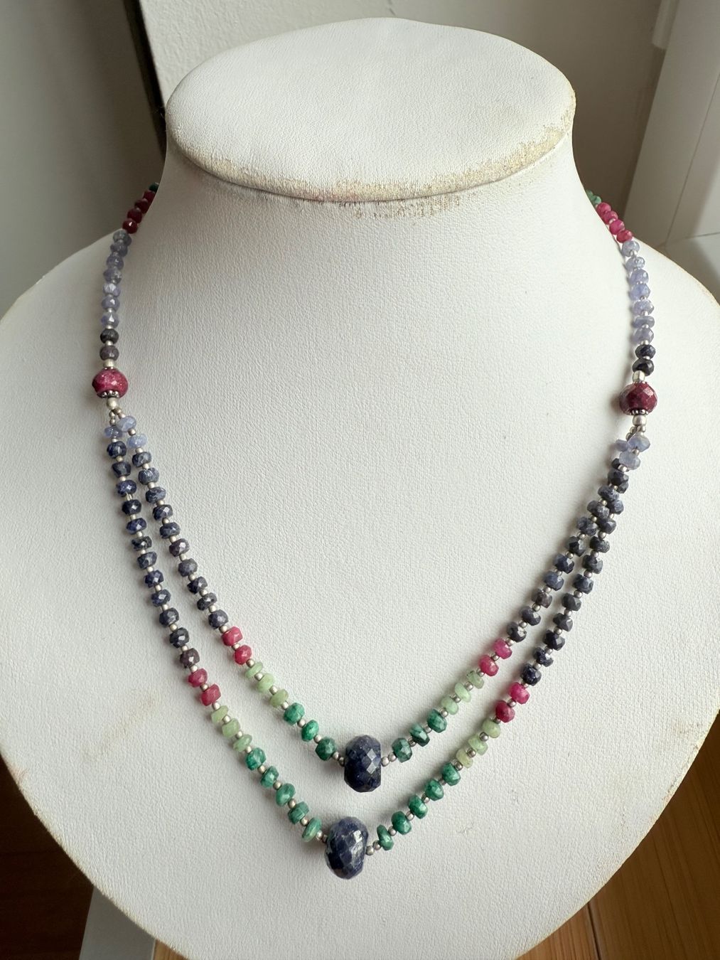 Catenine: Wunderschöne Kette, Rubin, Saphir, Smaragd NEU – Nuovo e nell'imballaggio originale da Basel venduto da Chili007 1