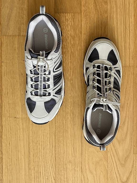 Scarpe da donna: Wanderschuhe Grösse 40 ungetragen – Usato da Effretikon venduto da lil_vgd5 2
