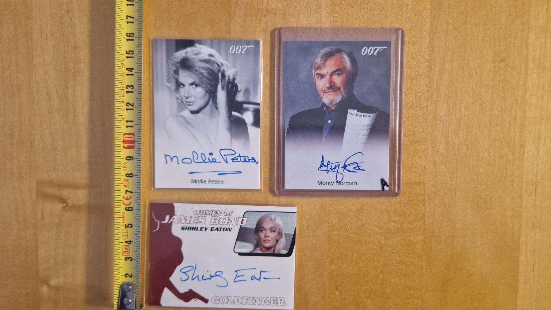 Autografi: James Bond Package, 3 Original Autogramme auf Karten – Usato da Salmsach venduto da aacs65