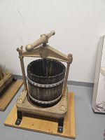 Rustikale Obstpresse aus Holz & Metall 