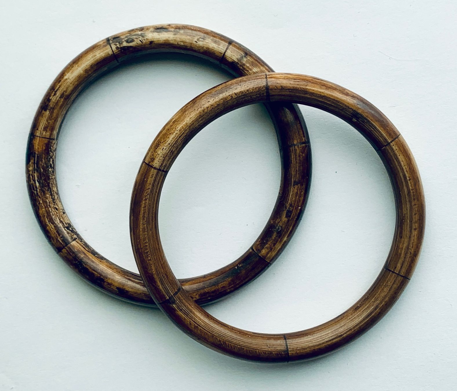 Bracciali & Braccialetti: 2 Armreifen im "Safari"-Stil, Horn – Usato da Bern venduto da Flora.Sonea 1
