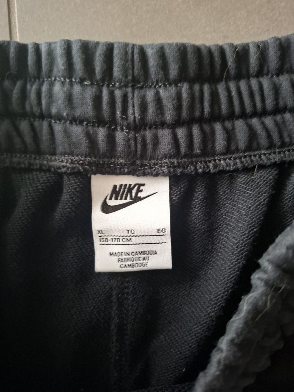 Nike Pantaloni: Nike Trainerhose Kinder – Usato da Hunzenschwil venduto da sputnik26 2
