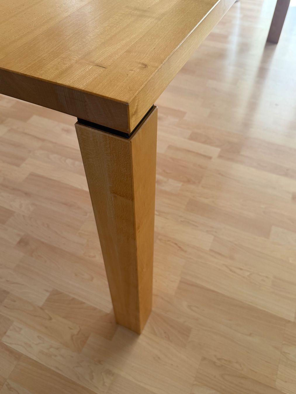 Tavoli: Massiver Birkenholz-Esstisch 200 x 90 – Usato da Hünenberg See venduto da Cheetah4 2