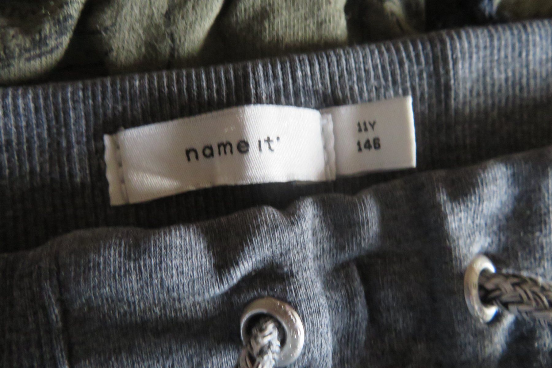 Pantaloni: Freizeithose-drei Paar 140-146 – Usato da Steckborn venduto da Bibendum02 1