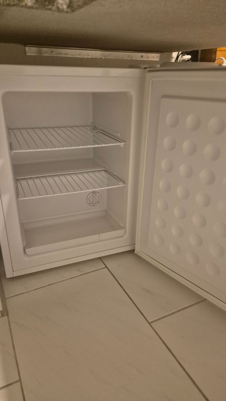 Congelatori: Kibernetik TK60L Mini-Gefrierschrank 42L – Usato da Bern venduto da mabuti 2