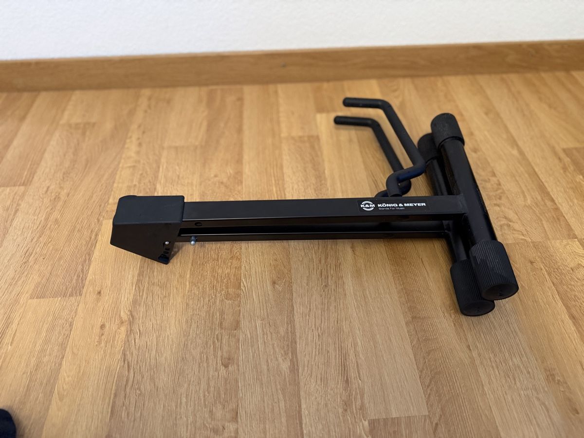 Supporti per strumenti musicali & leggii: Guitar stand – Nuovo (secondo la descrizione) da Zürich venduto da alekseimatias 1