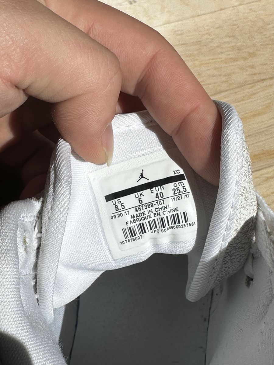 Nike Scarpe da donna: WMNS AIR JORDAN 1 RET HI PREM – Nuovo (secondo la descrizione) da Valeyres-Montagny venduto da que_gw7s 2