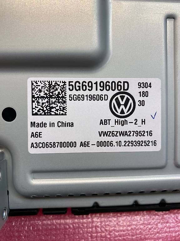 Tutti pezzi di ricambio auto: NEU VW MIB2.5 Display 5G6919606D – Usato da Frauenfeld venduto da Gangster02 1