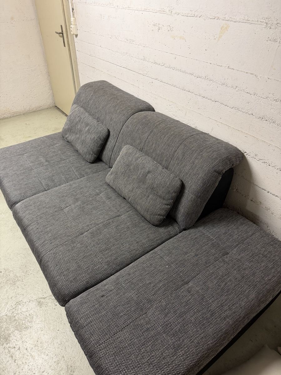 Divani: Ecksofa grau mit Schlaffunktion gebrauchter Zustand – Usato da glattbrugg venduto da cla_vq66 2