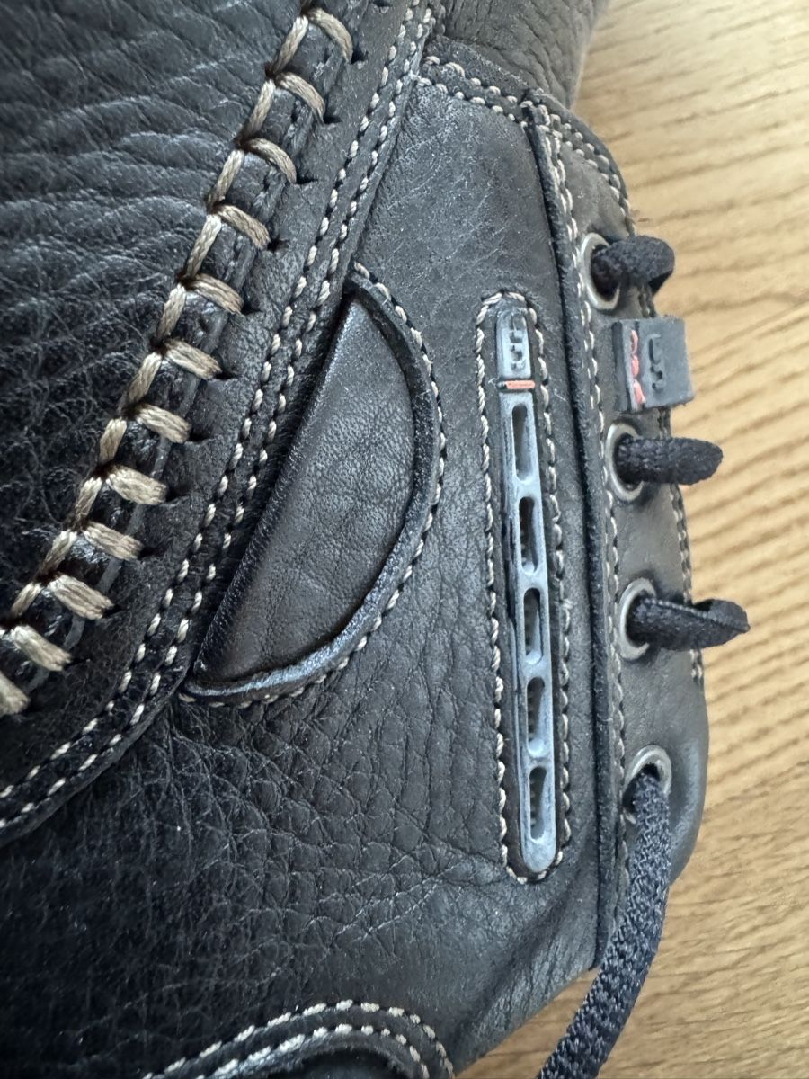 Clarks Scarpe da uomo: NEW Clarks Black Shoes Climate-Cooled Size 43.5 – Nuovo (secondo la descrizione) da Oberengstringen venduto da gbr_zurich 3