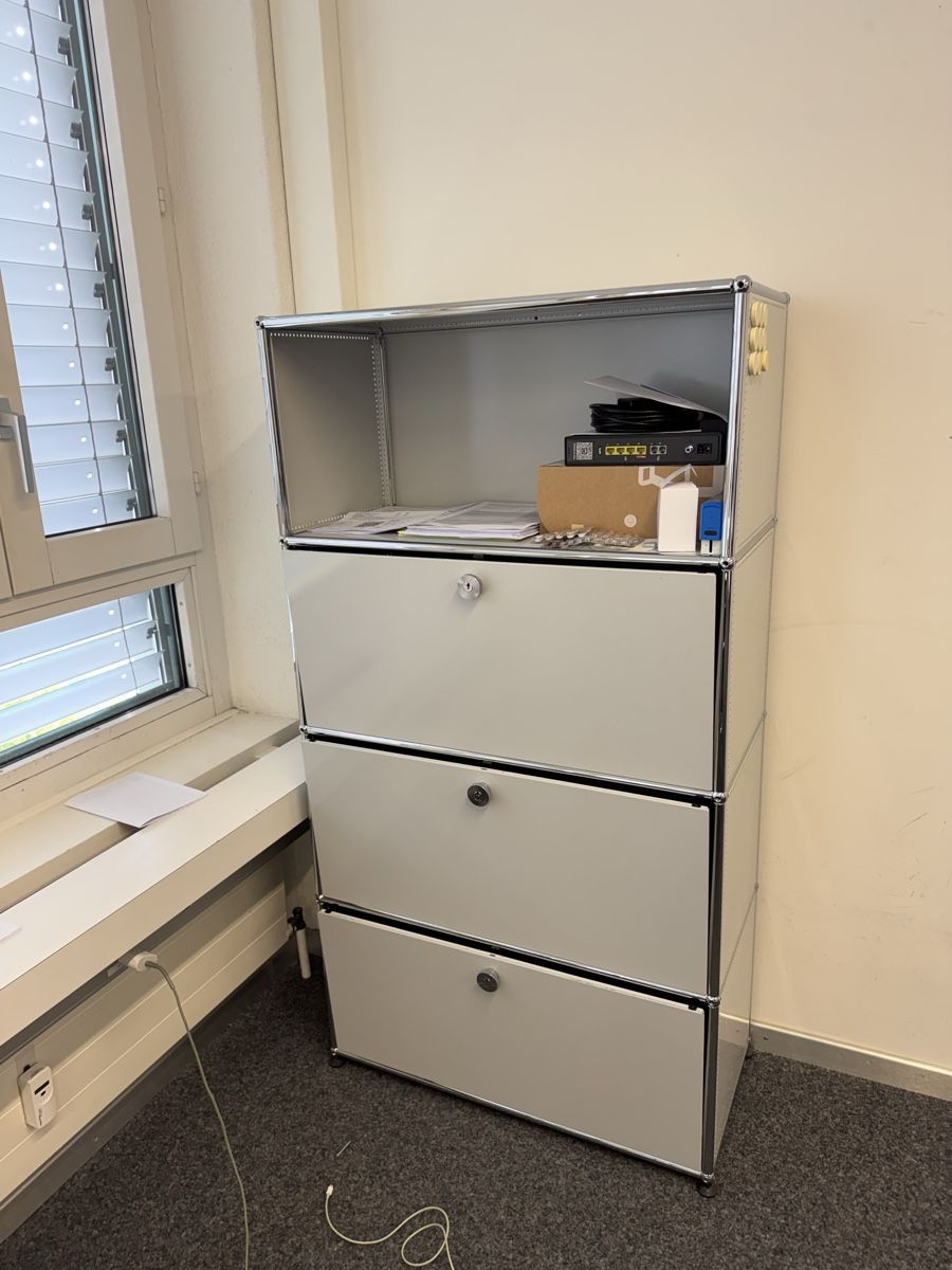 USM Scaffali: USM Haller Sideboard Weiss 3 Schubladen + 1 Tablar – Usato da Moosseedorf venduto da dmi_6kkk 1