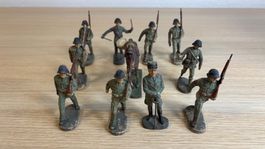 Lot de 11 figurines de soldats suisses, elastoline