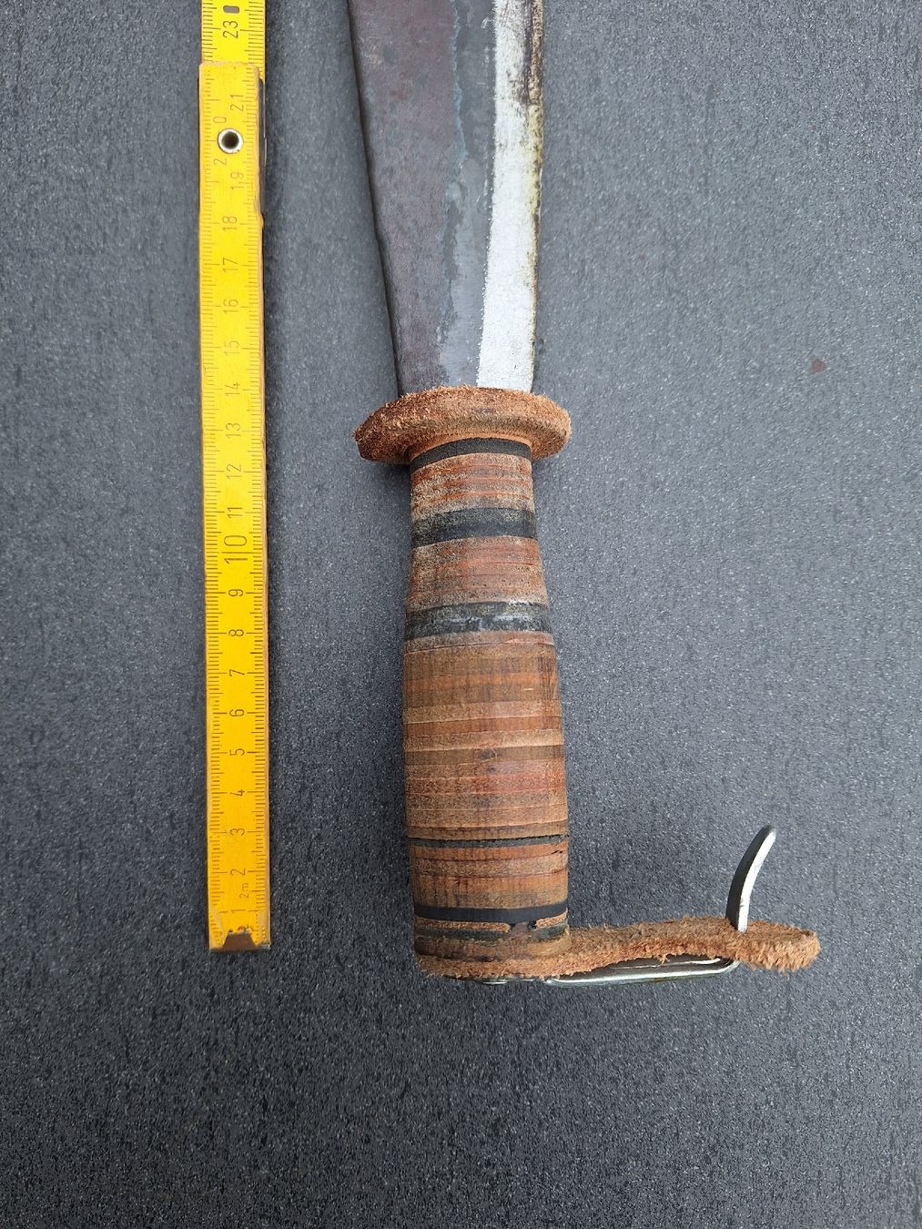 Posate: Grosse Hippe, Rebmesser, Weinlesemesser – Usato da Sempach Station venduto da Feuersalamander69 1