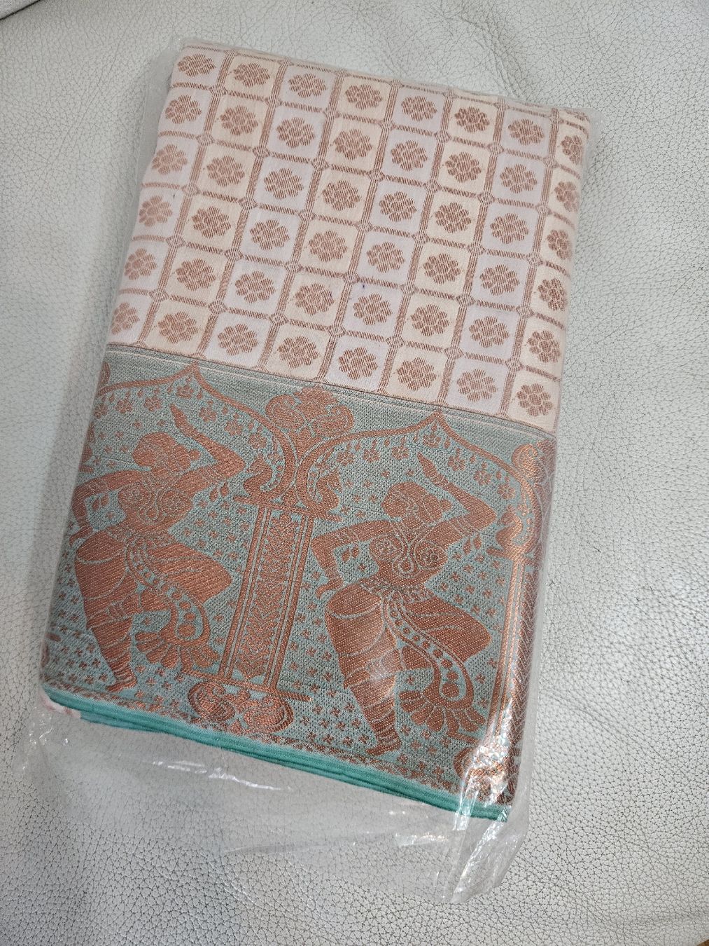 Vestiti: Semi kanchipuram silk saree – Nuovo e nell'imballaggio originale da Les Acacias venduto da minnie6 1