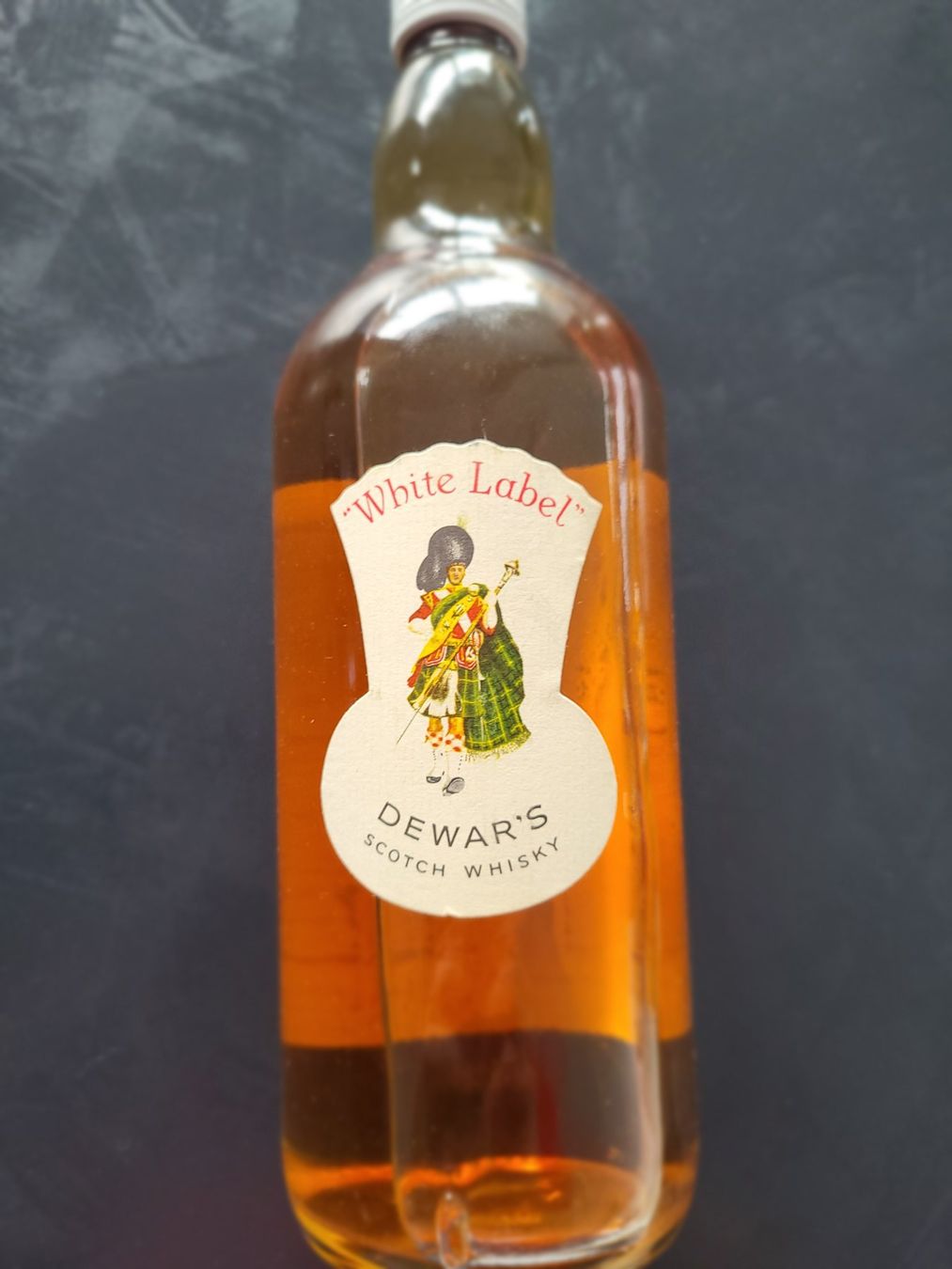 Bevande alcoliche: Dewar "White Label" Scotch Whisky – Usato da Rümlang venduto da Orly-No.1 2