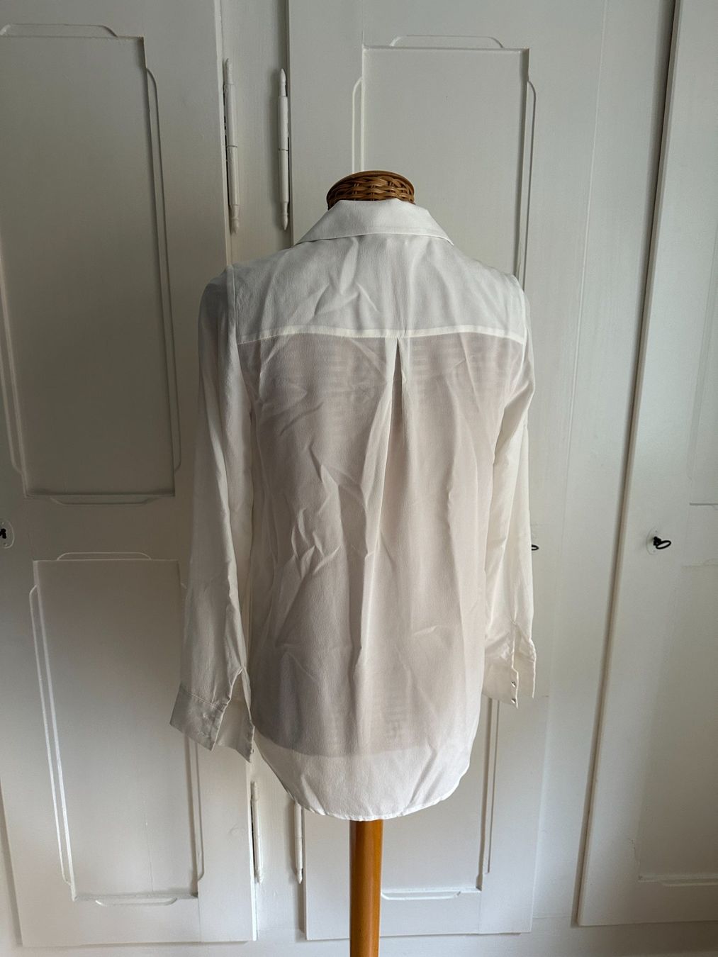 Sezane Blusen: SÉZANE - Seidenbluse offweiss XS – Gebraucht aus Zürich von Diazaio 2