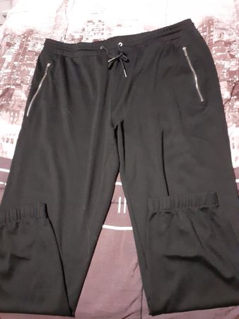 Damen  Jogginghose schwarz mit Reissverschluss Grösse 48