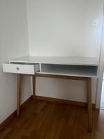 Schreibtisch